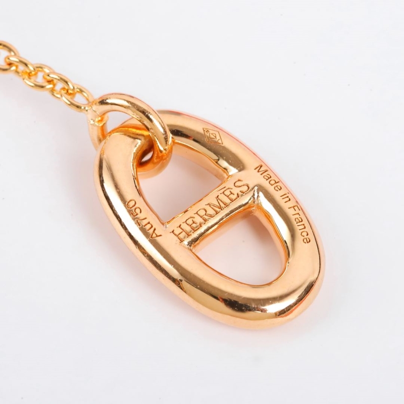 H**me5 earrings